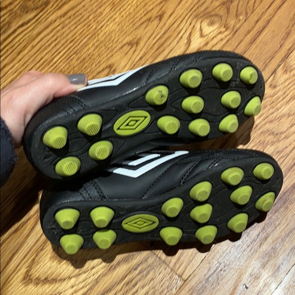 Like -new!!! Excellent condition cleats.  Worn 1x - Picture 3 of 7